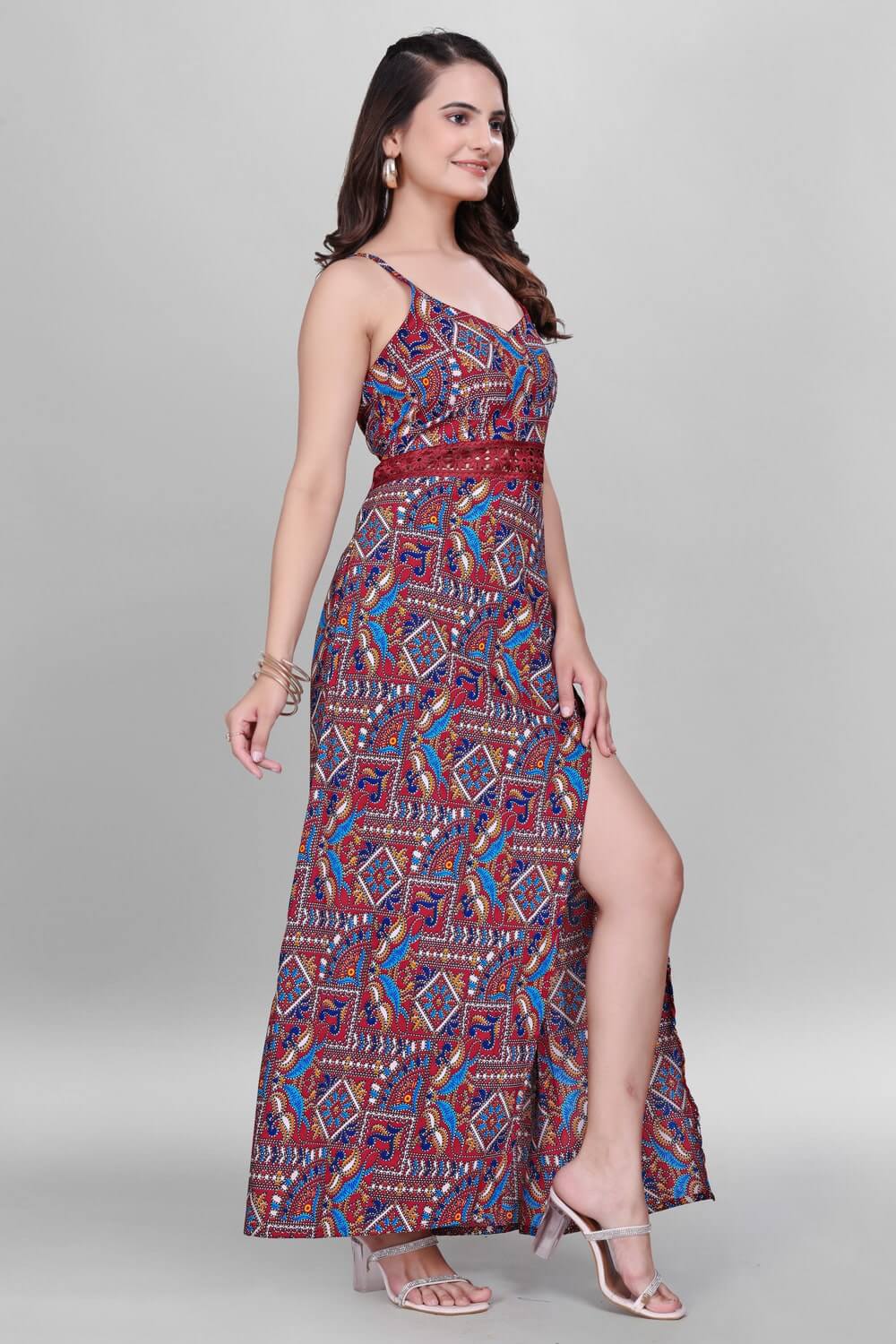 Stylish maroon sleeveless maxi dress with sweetheart neck